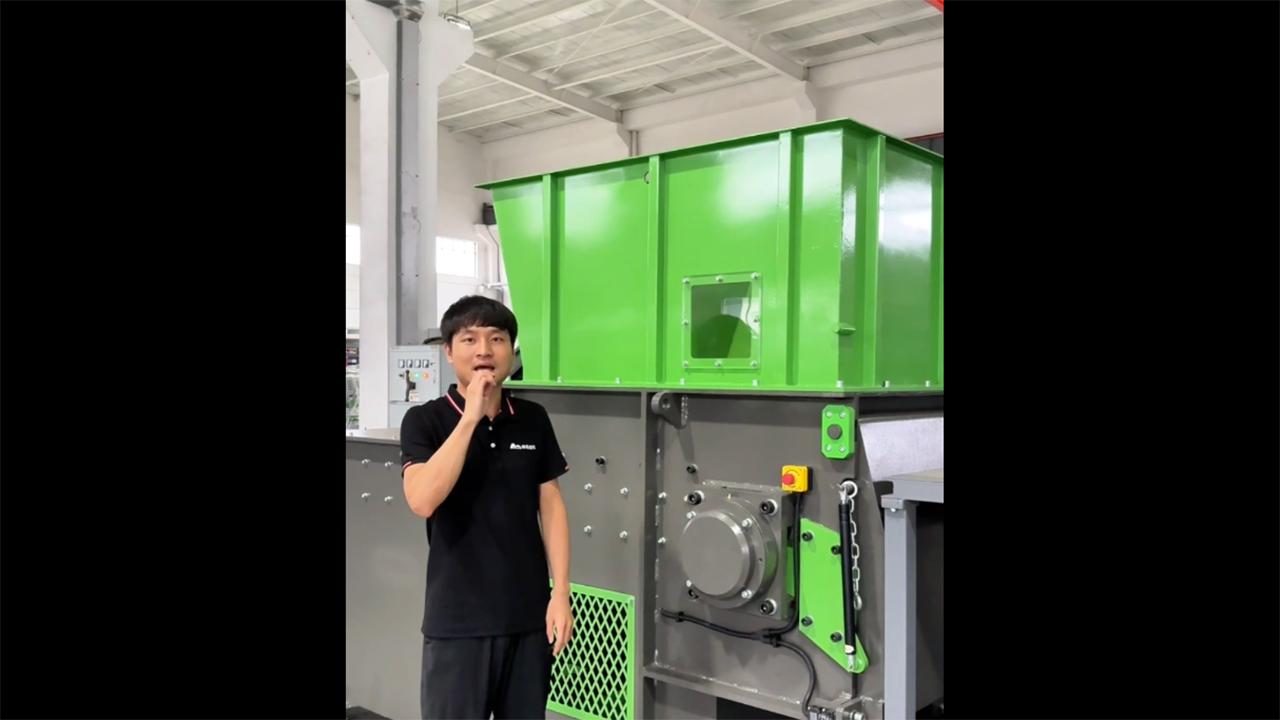 Single axis shredder