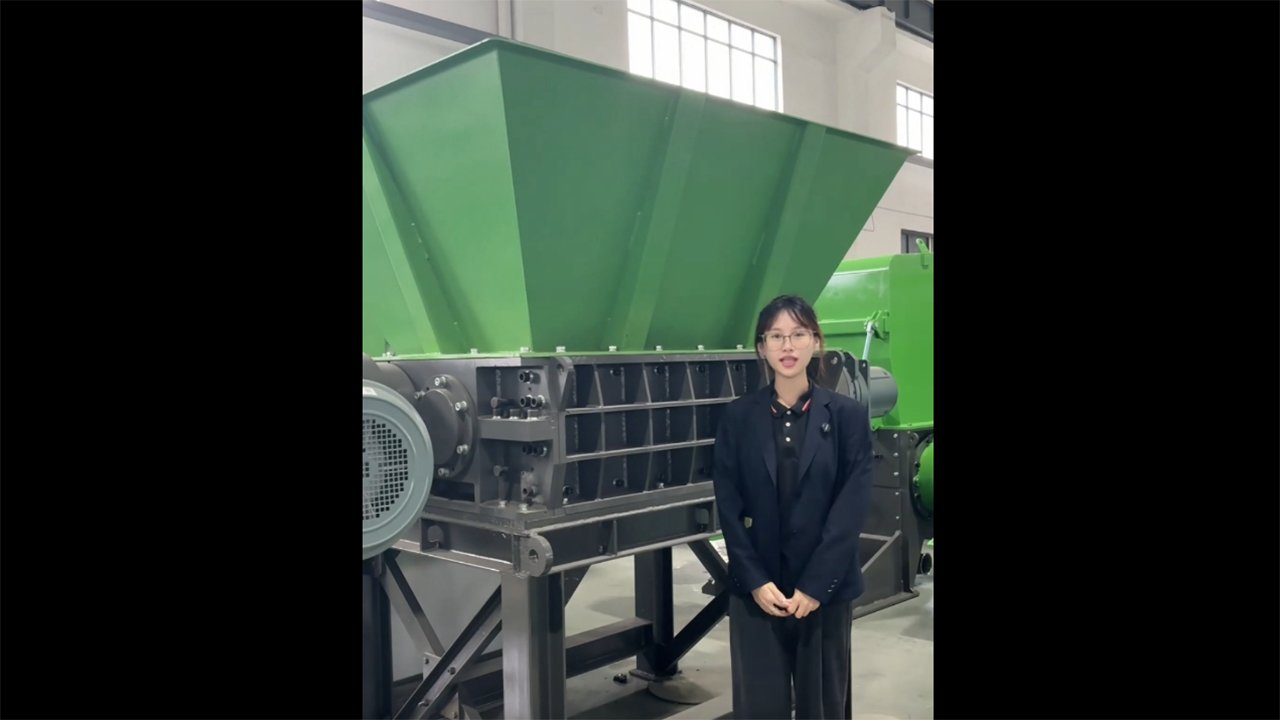 Double axis shredder