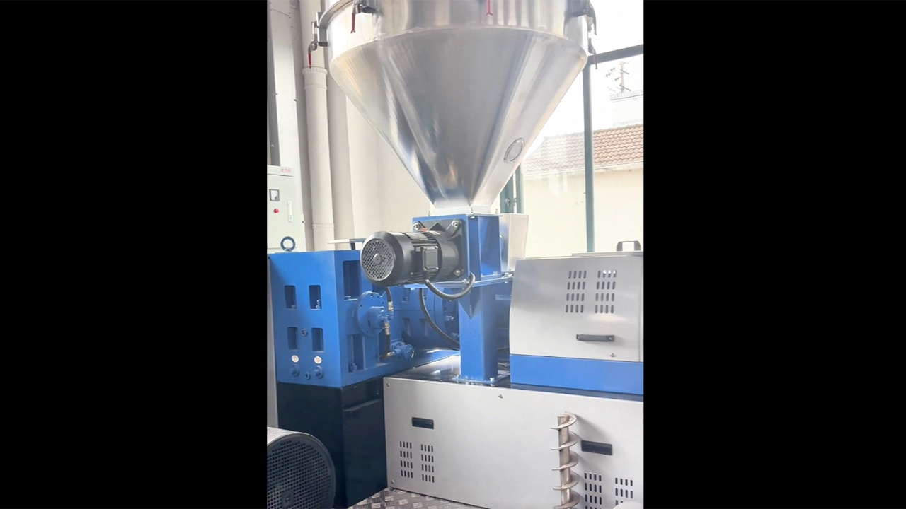 TPU dyeing granulation