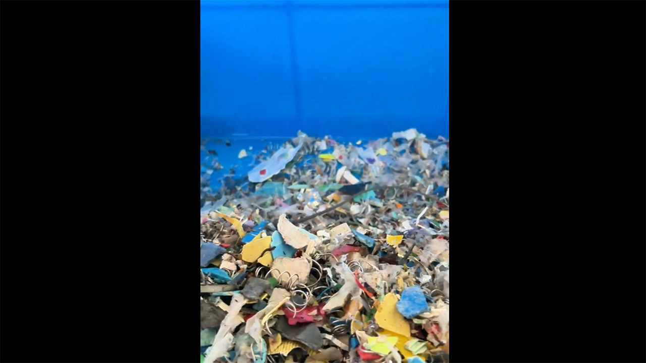 Plastic sorting machine